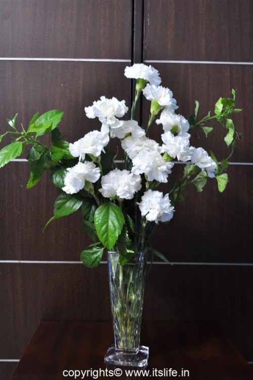 Flower Arrangement – White bride