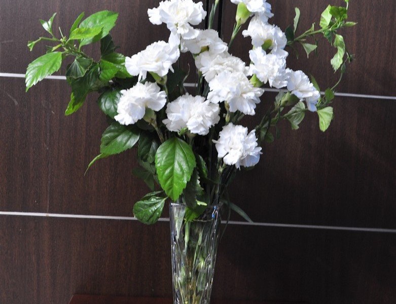 Flower Arrangement – White bride
