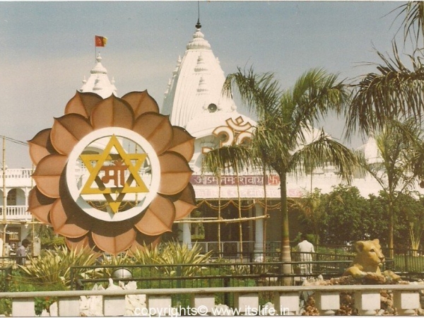 Chhatarpur Temple Complex