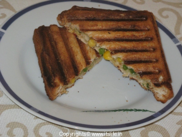 Spinach, Corn and Cheese Sandwich