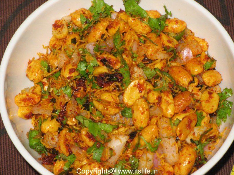 Kharada Kadelekayi Beeja Masale - Spicy Peanuts with Onions Recipe ...