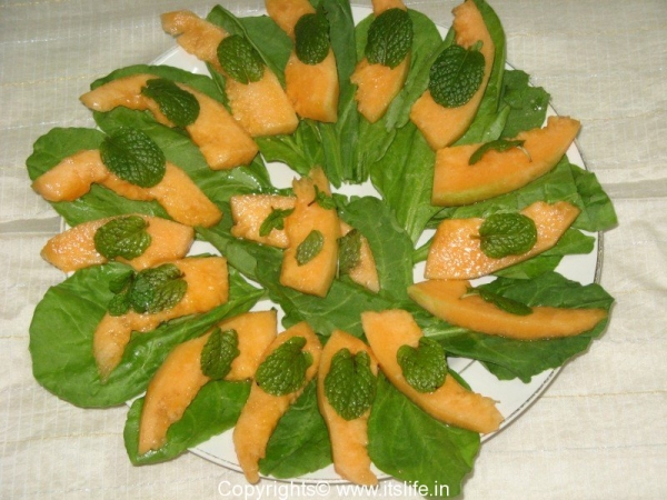 Spinach Cantaloupe Salad with Mint