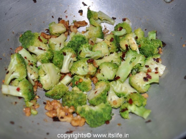Broccoli and Potatoes Stir Fry