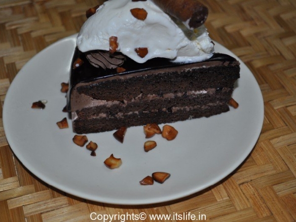 Choco - Vanilla Cake Sundae