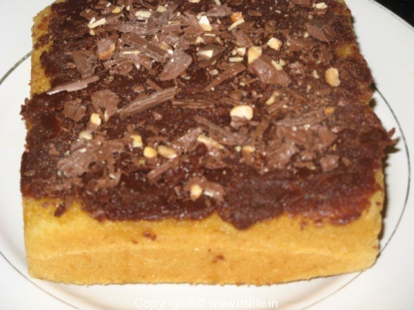Vanilla Cake with Chocolate Icing