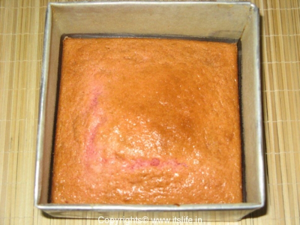 Eggless Strawberry Sponge Cake
