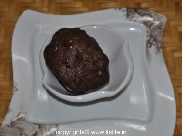 Kharjoor Yellu Holige – Dates and Sesame Seeds Stuffed Bread