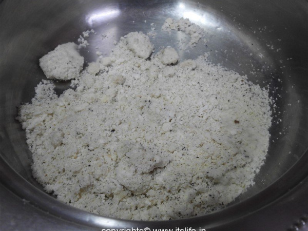 recipes-indian-sweets-moongdal-laddoo-3