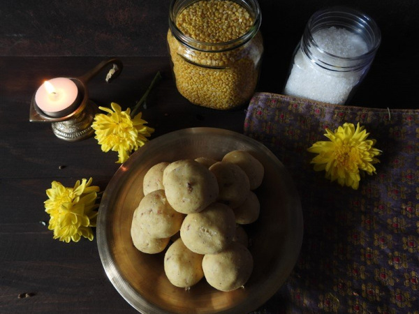 recipes-indian-sweets-moongdal-laddoo-4