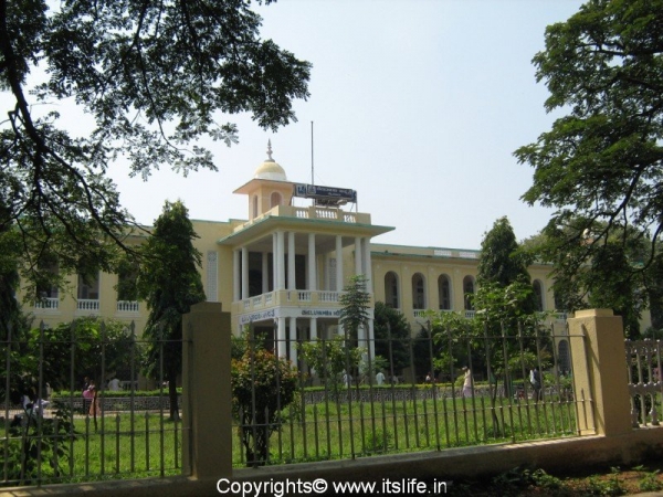 travel-mysore-heritage-buildings-cheluvamba-hospital-1.jpg